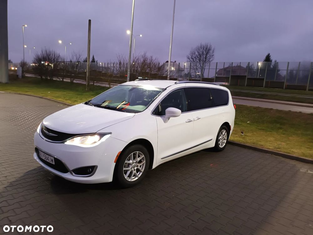 Chrysler Pacifica - 15