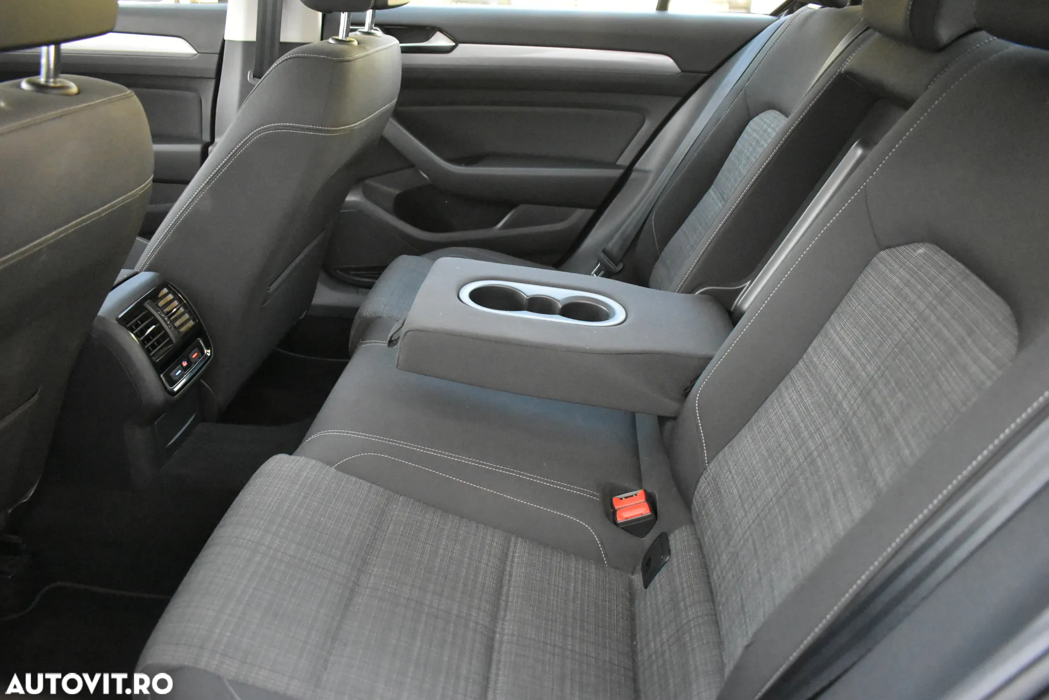 Volkswagen Passat 2.0 TDI DSG Comfortline - 21