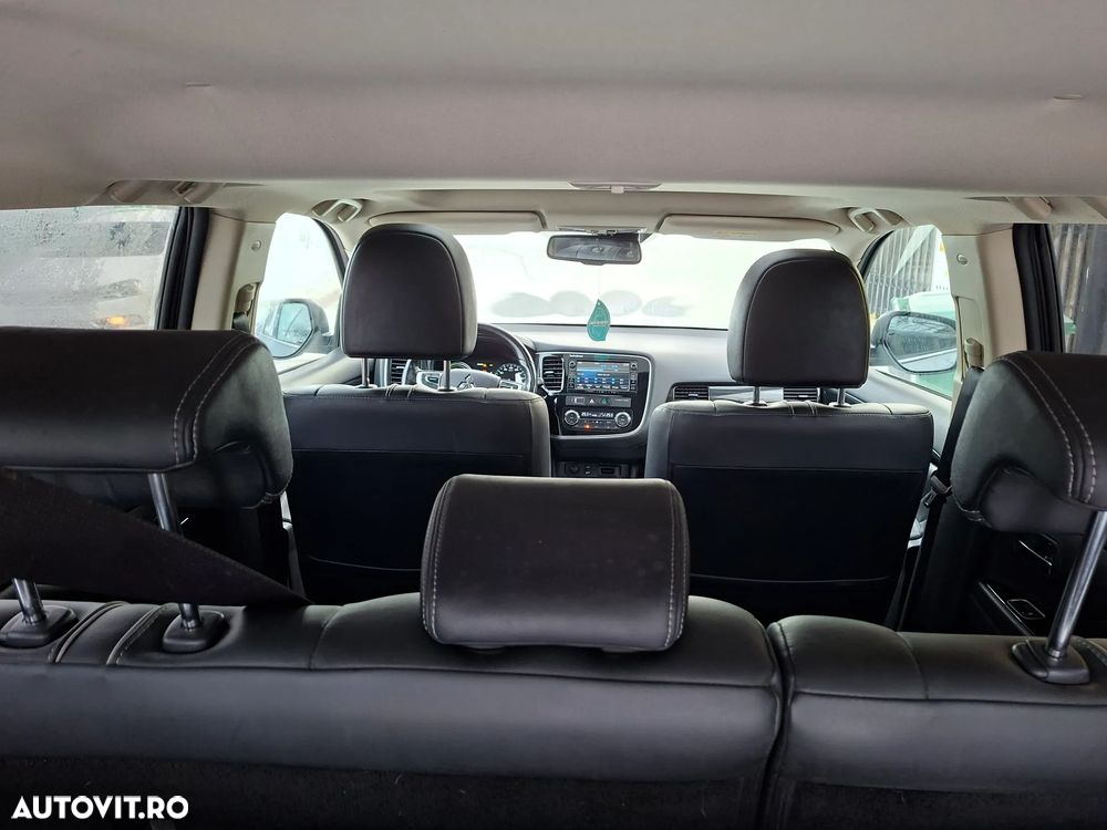 Mitsubishi Outlander 2.0 4WD Top - 26