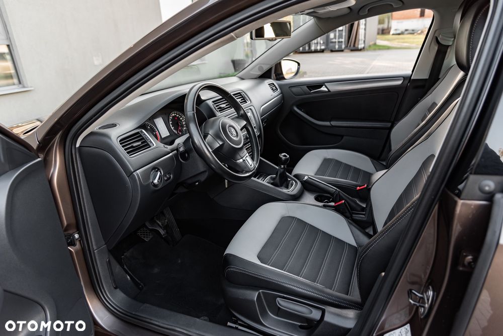 Volkswagen Jetta 1.6 TDI Blue Motion Technology Comfortline - 18