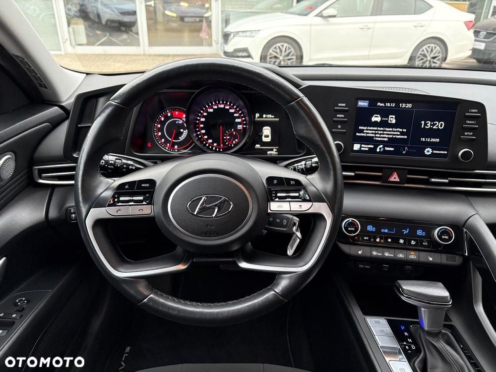 Hyundai Elantra - 11