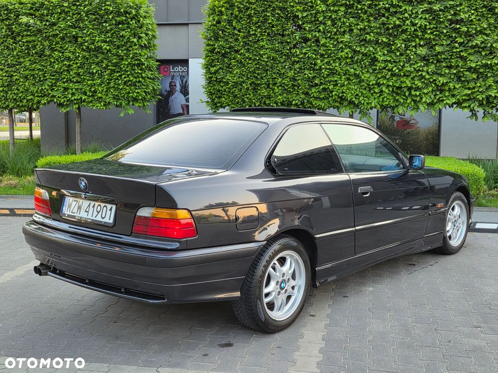 BMW Seria 3 323i - 10