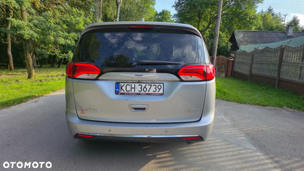 Chrysler Pacifica - 4