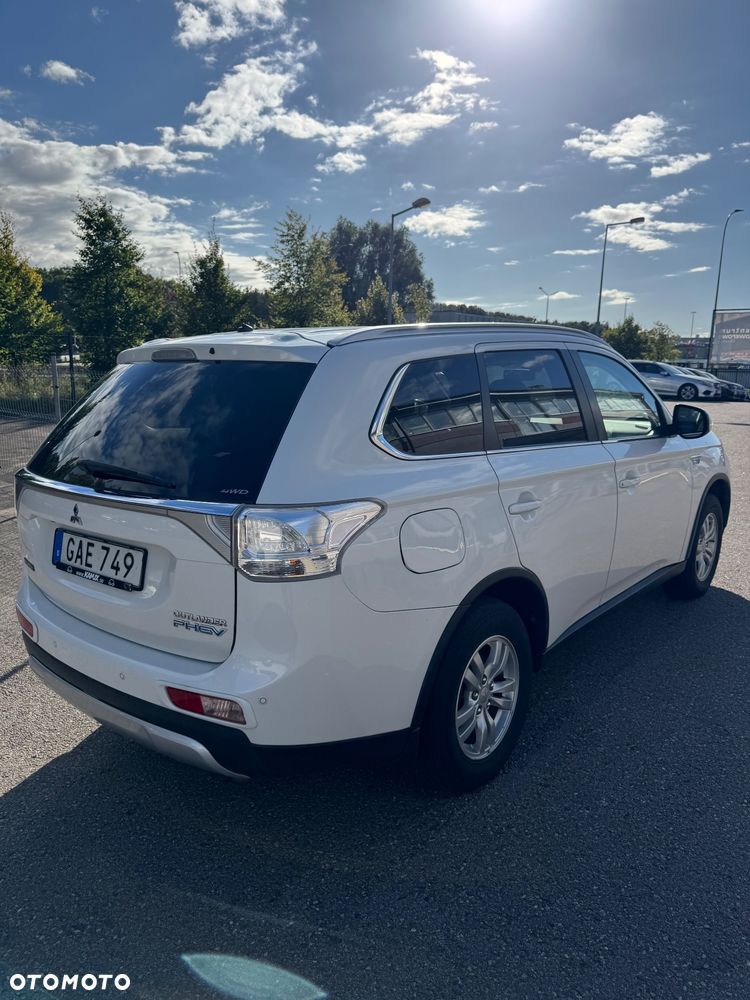 Mitsubishi Outlander Instyle NAVI + - 4