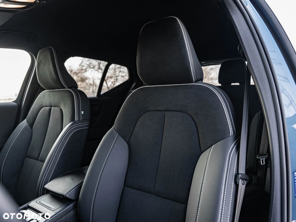 Volvo XC 40 B4 B AWD Geartronic RDesign - 23