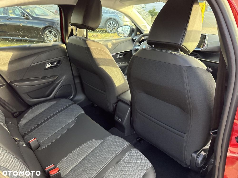 Peugeot 208 - 15