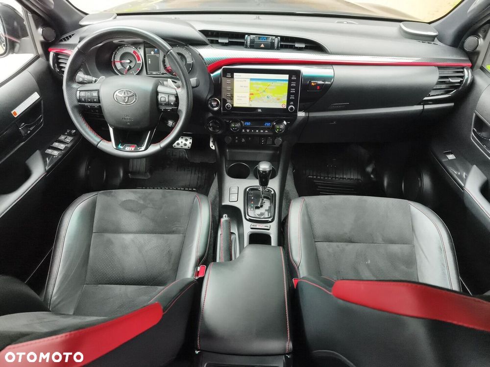 Toyota Hilux 2.8 D-4D Double Cab GR Sport 4x4 - 12