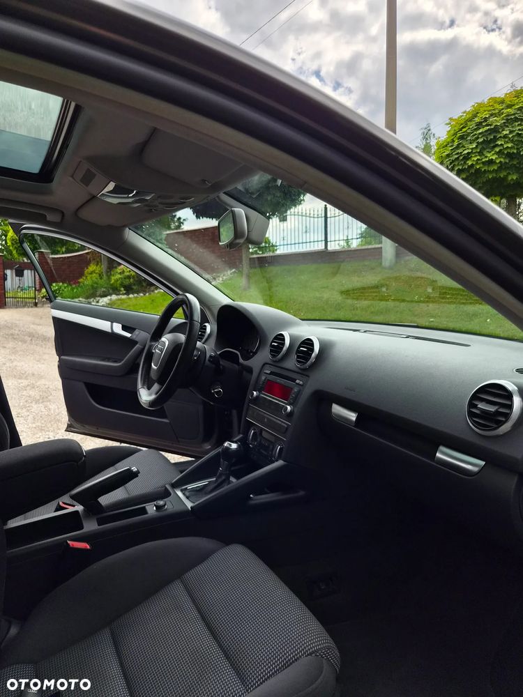 Audi A3 Sportback 1.6 TDI DPF S tronic Ambiente - 9