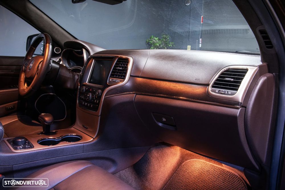 Jeep Grand Cherokee 5.7 V8 HEMI 4WD Auto Summit - 27