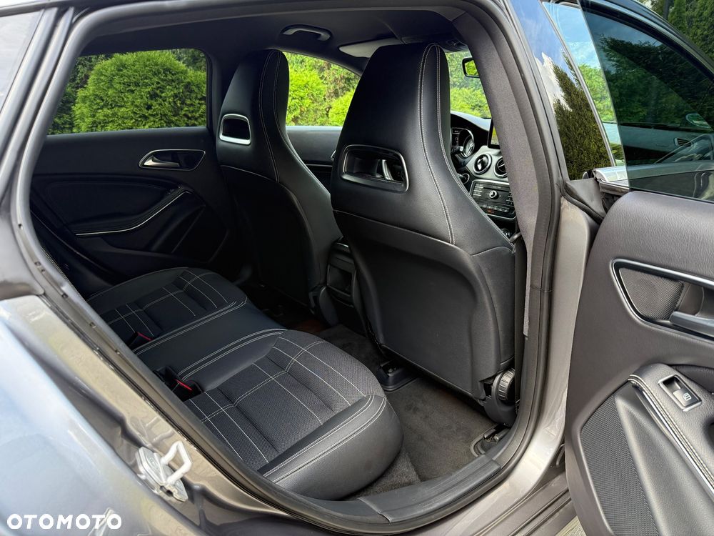 Mercedes-Benz CLA Shooting Brake 180 7G-DCT - 10