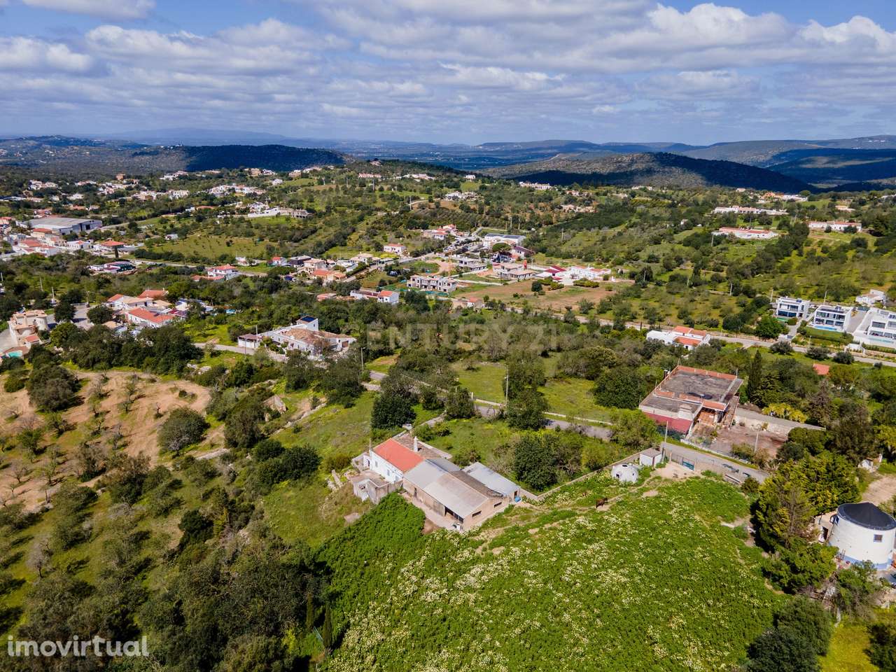 Terreno de 2.470 m² com CASA ANTIGA e Potencial de Construção (300 m²) - Grande imagem: 2/15
