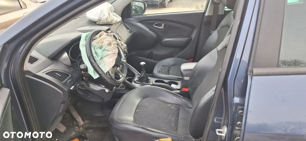 Hyundai IX35 mechanizm silnik wycieraczek przód - 8