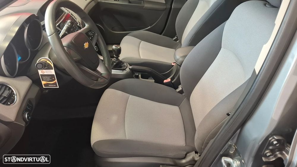 Chevrolet Cruze 1.6 LS - 13