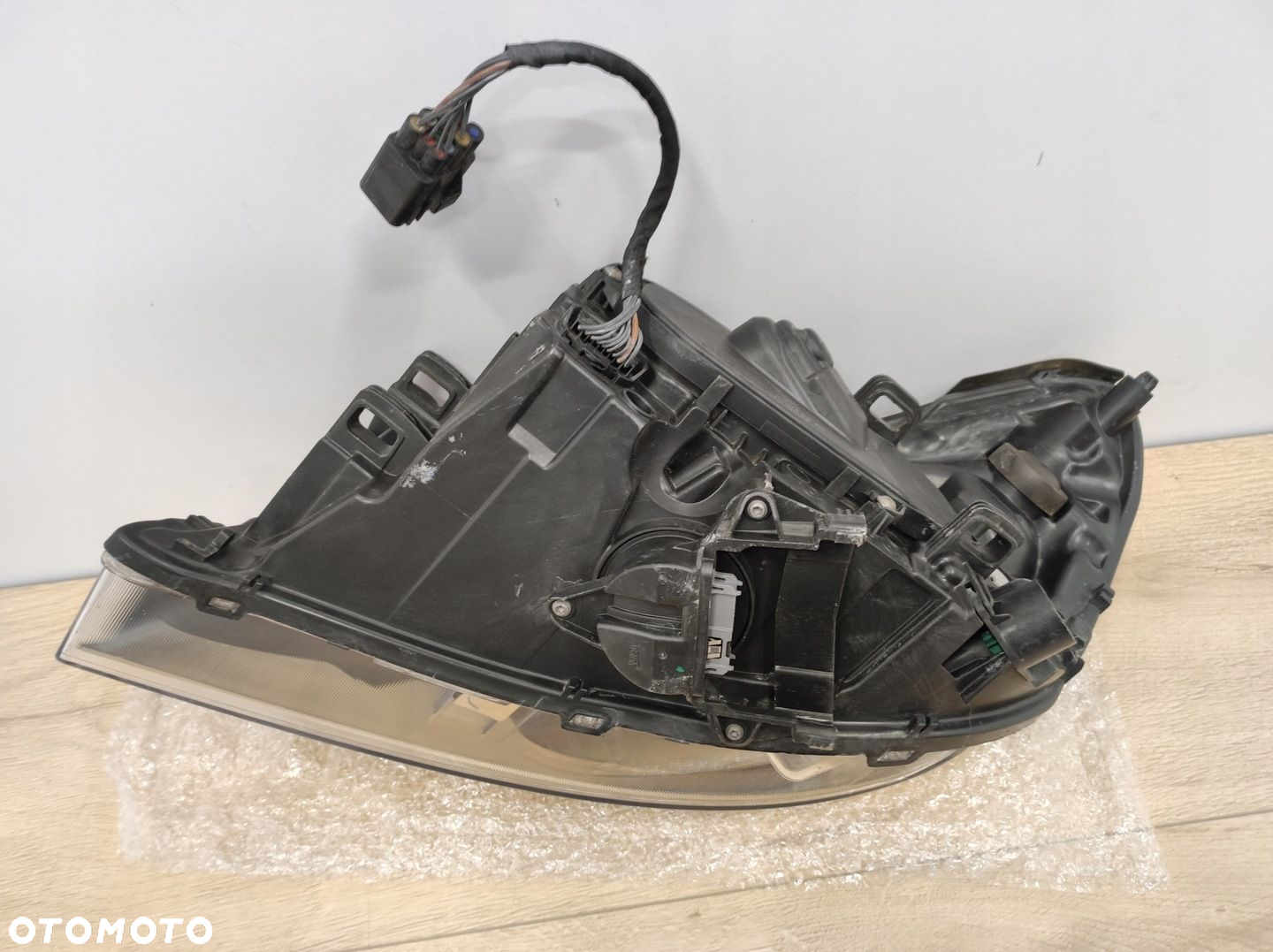 LAMPA PRZÓ PRAWA VOLVO S60 V60 10 - 13 XENON 31299991 EUROPA - 10
