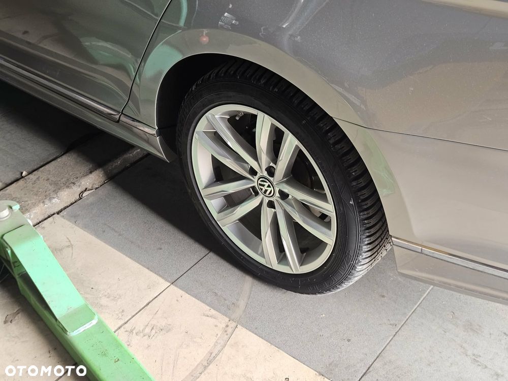 Volkswagen Passat 2.0 TDI BMT 4Mot Highline DSG - 19