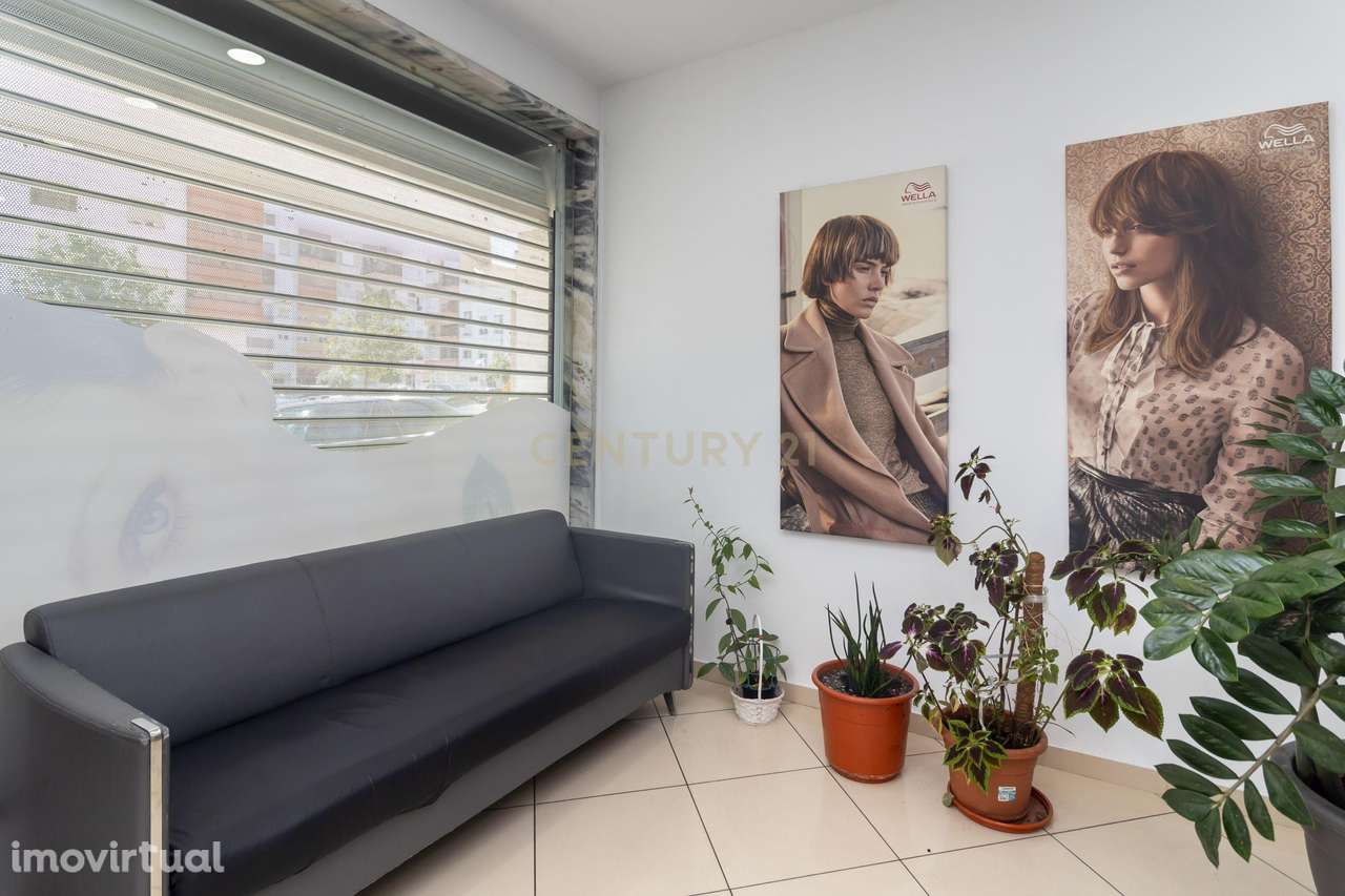 Espaço Comercial Versátil e Totalmente Remodelado com 2 pisos — Amora - Grande imagem: 4/27