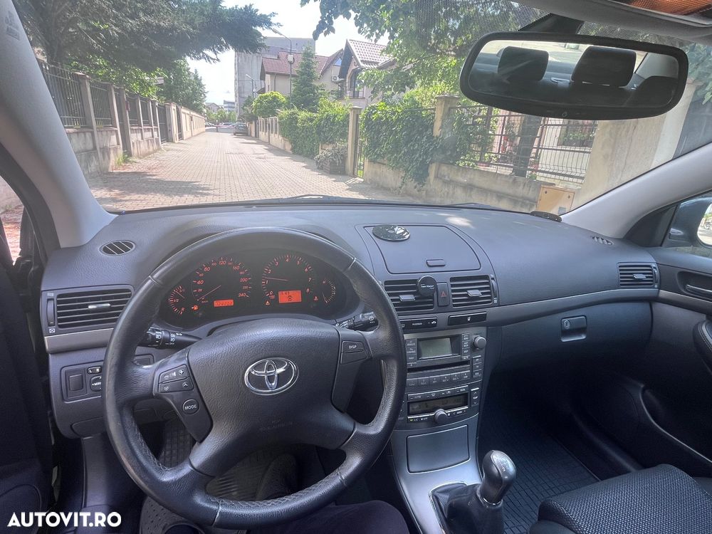 Toyota Avensis 1.8 Executiv - 11