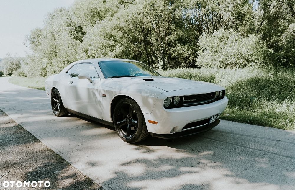 Dodge Challenger - 2