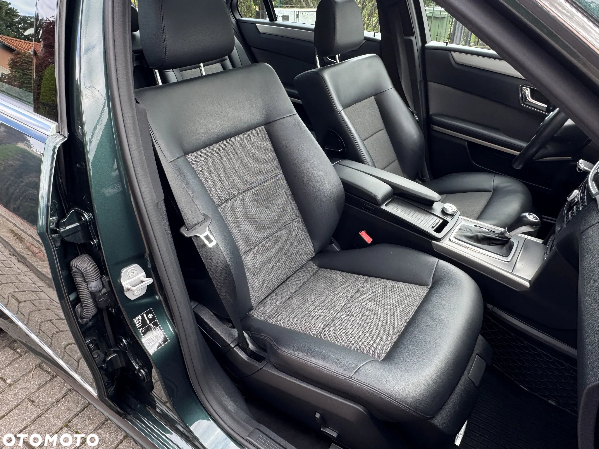 Mercedes-Benz Klasa E 250 CGI BlueEffICIENCY Avantgarde - 21