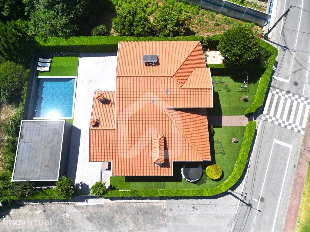 Moradia individual T3+1 com piscina, em Esmeriz - Grande imagem: 2/36