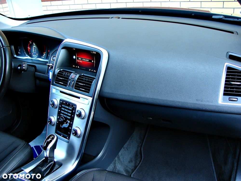 Volvo XC 60 D4 Geartronic Momentum Pro - 23