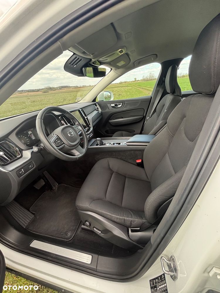 Volvo XC 60 B4 B Momentum - 11