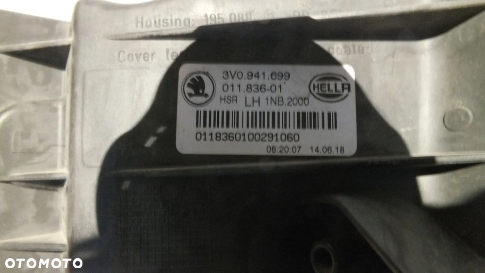 Halogen lewy prawy Skoda Superb III 3v0 - 5