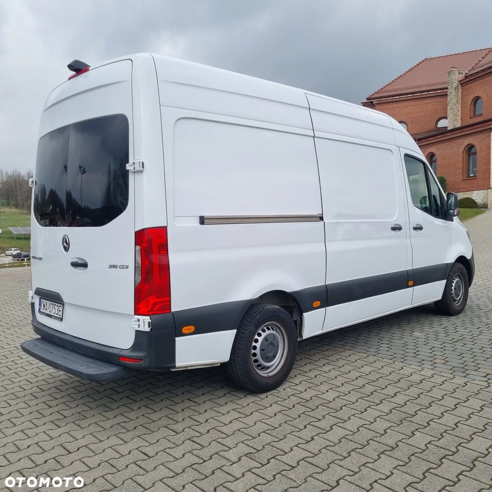 Mercedes-Benz Sprinter - 7