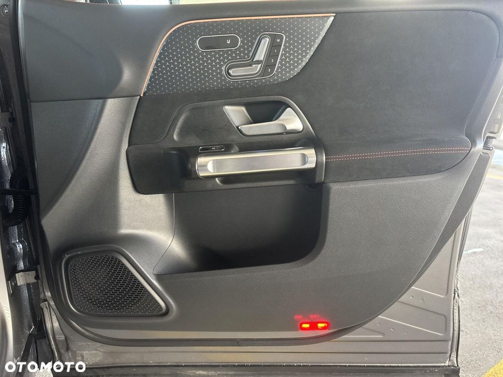 Mercedes-Benz GLB - 20