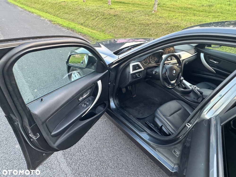 BMW Seria 3 318d Touring Luxury Line - 17