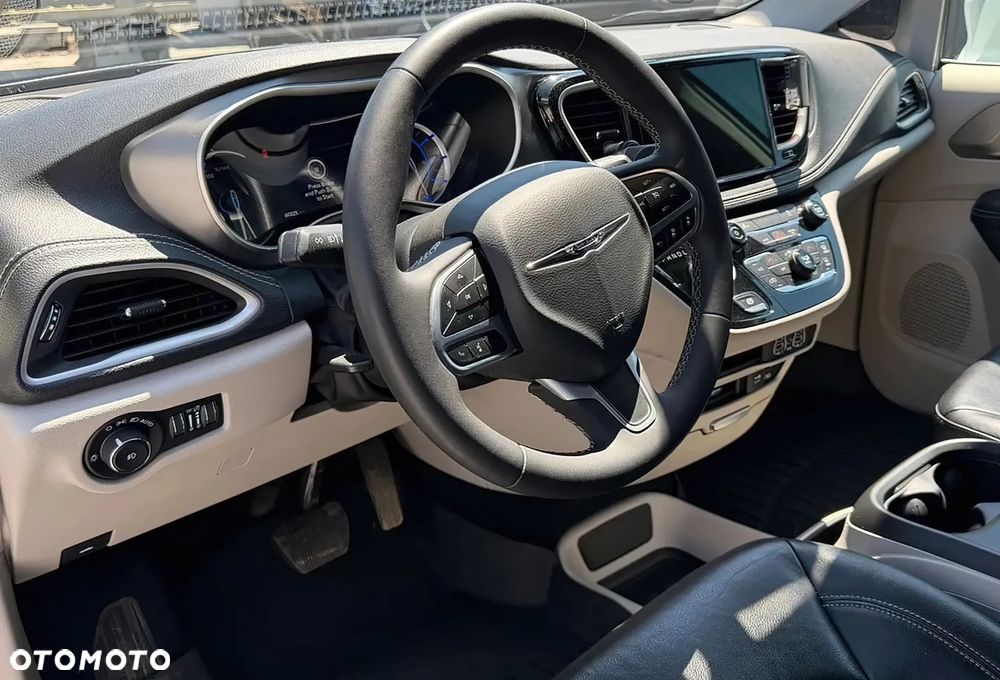 Chrysler Pacifica - 11