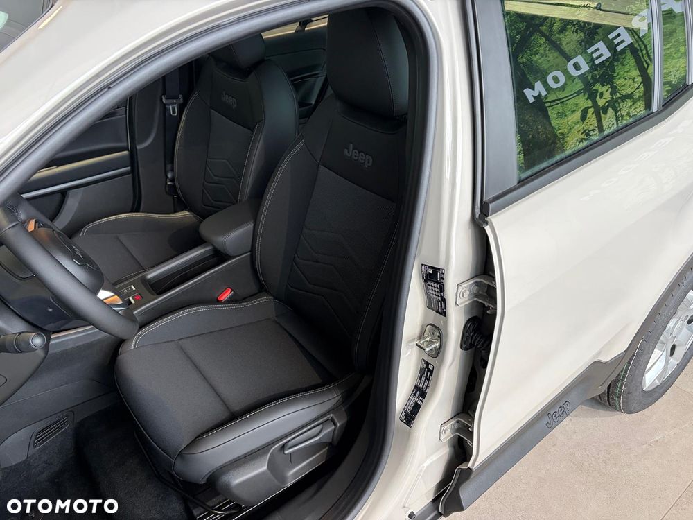 Jeep Avenger 1.2 T3 mHEV Altitude FWD eDCT6 - 4