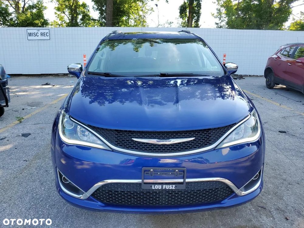 Chrysler Pacifica - 3