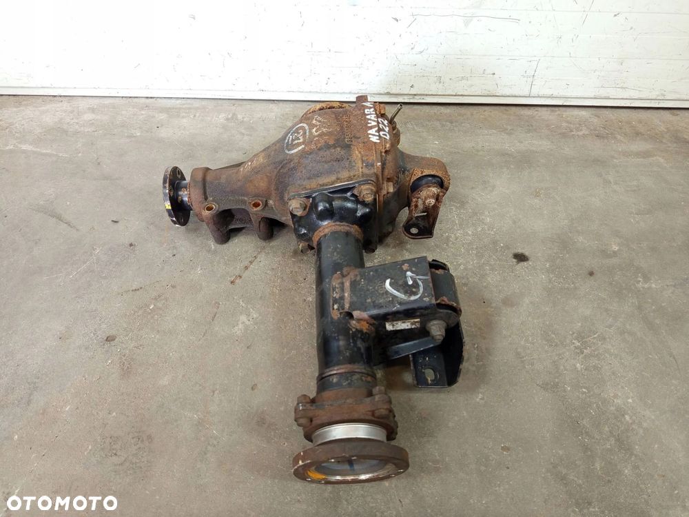 MOST PRZEDNI DYFER PRZÓD NISSAN NAVARA D22 97-02 2.5 TD - 4