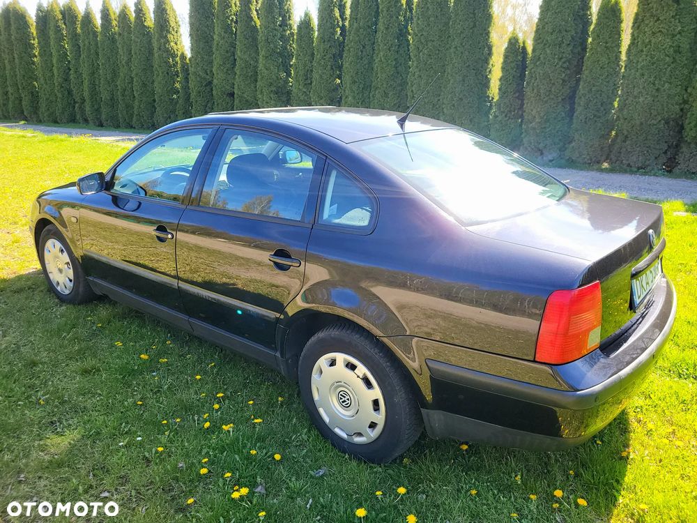 Volkswagen Passat - 11