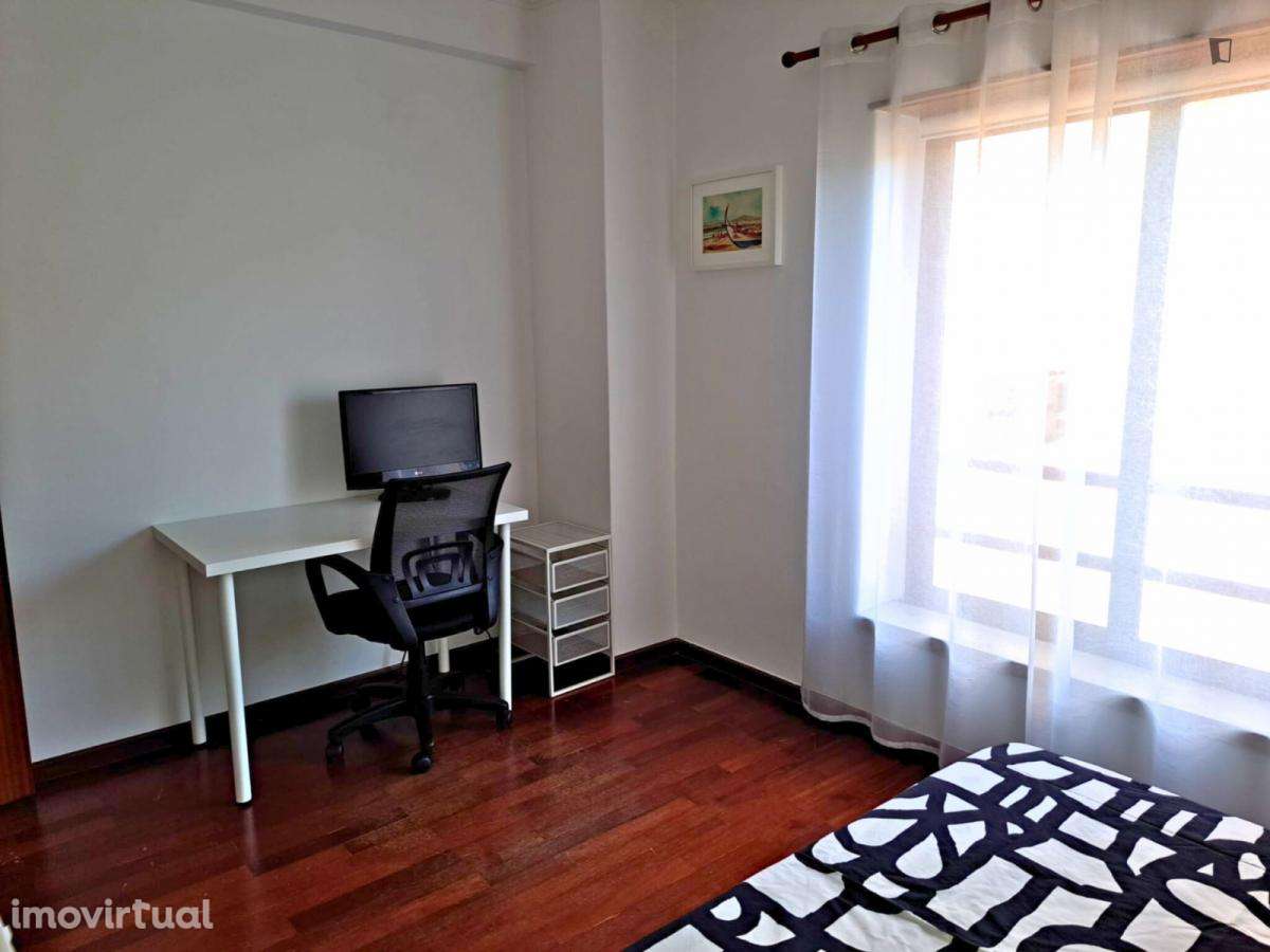Quarto - localizado em Caparica Lisbon - Grande imagem: 5/23