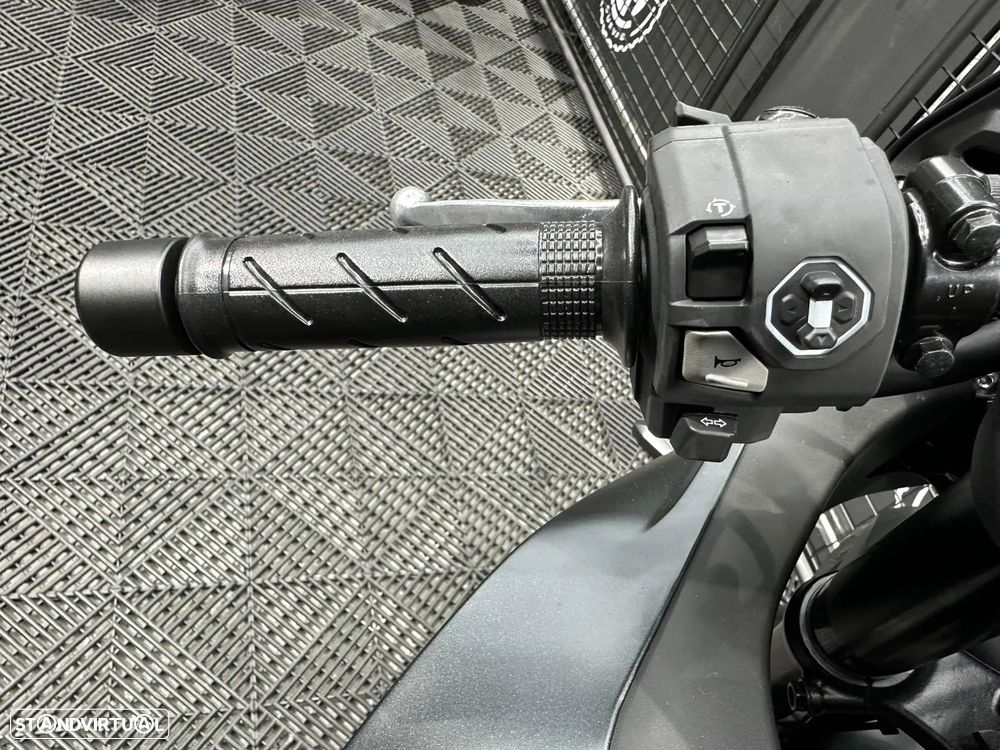 Honda CBR 650R E-CLUTCH 2026 - 10