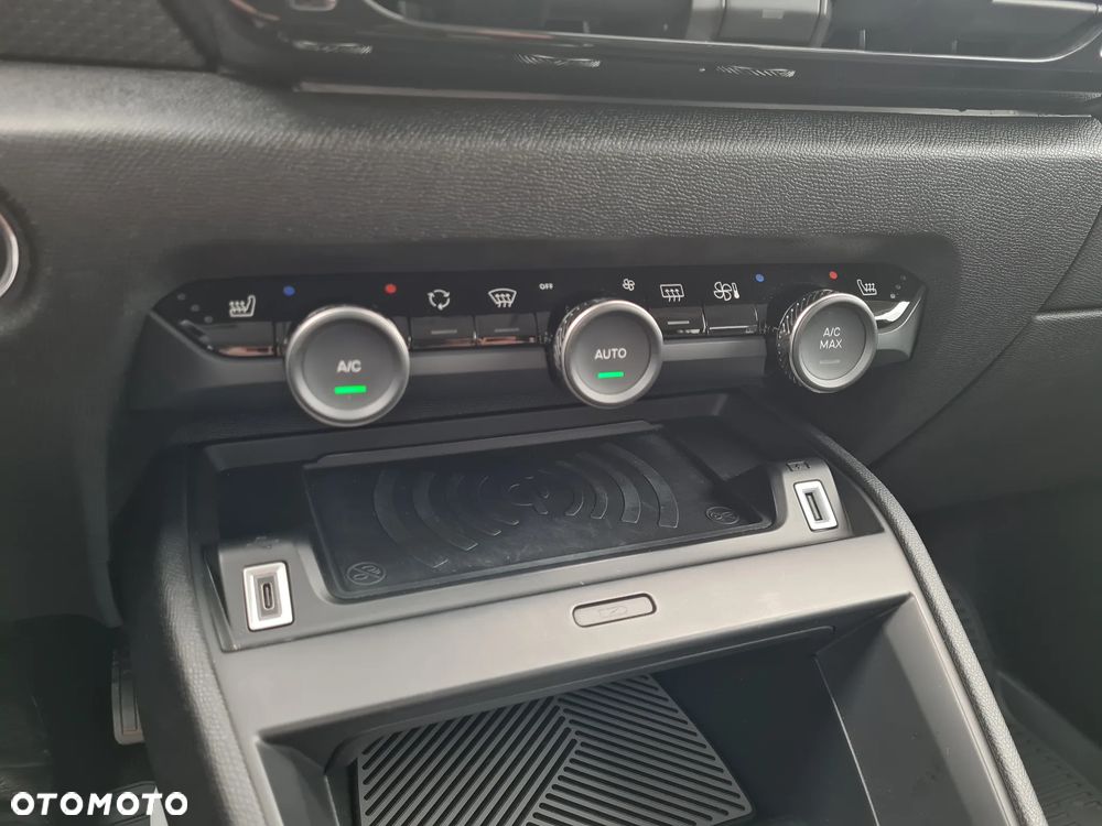 Citroën C4 1.2 PureTech Max S&S EAT8 - 19