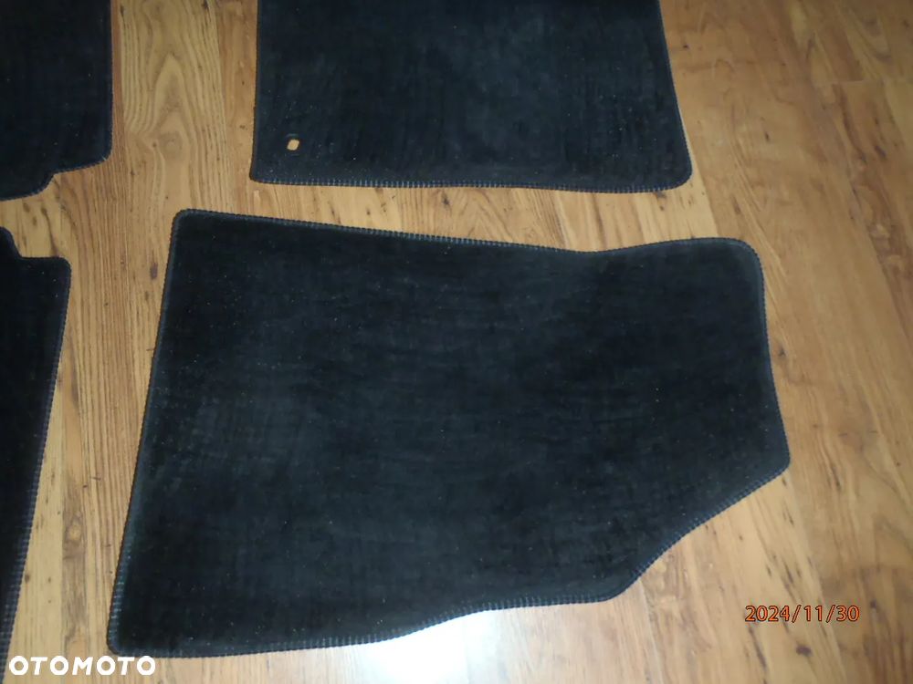 dywanikI dywanik wykładzina welur Chery Omoda 5 22-24r 4 szt ORYGINAŁ - 4