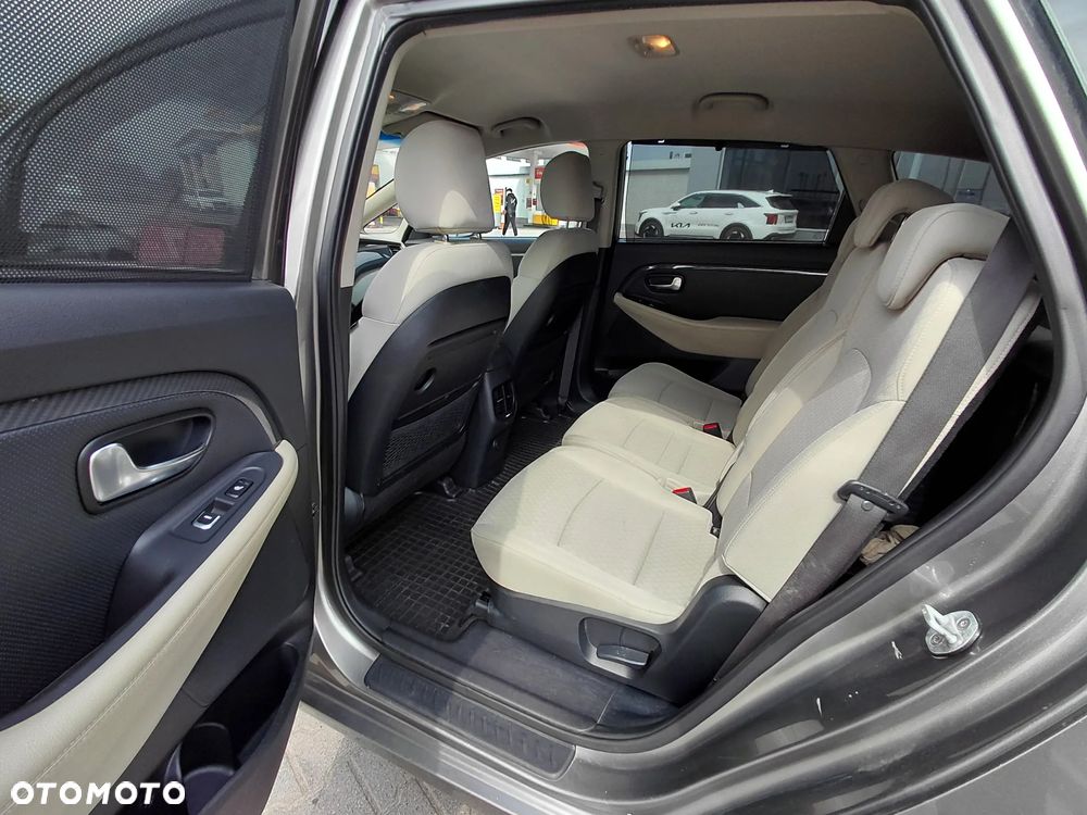 Kia Carens 1.7 CRDi Business Line 7DCT - 21