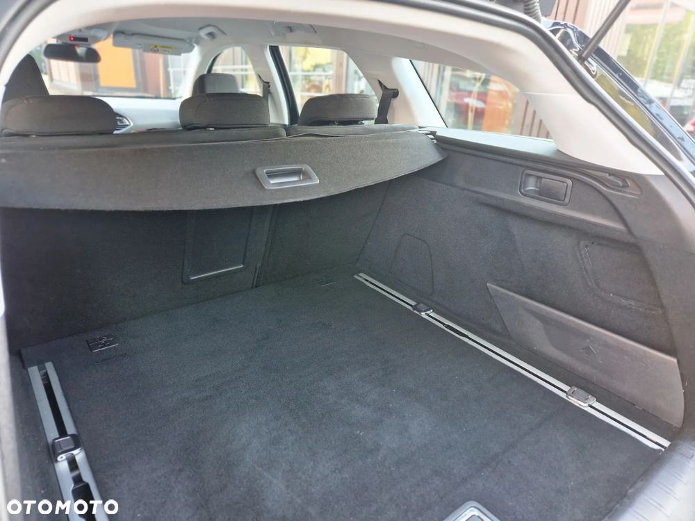 Peugeot 308 SW 1.6 BlueHDi Allure S&S - 17