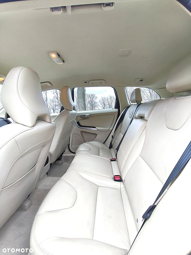 Volvo XC 60 D4 Drive-E Momentum - 9