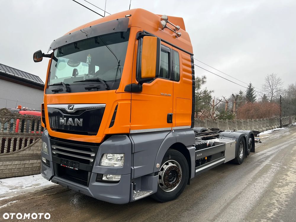 MAN TGX 26.500 * XLX * Euro 6 * INDIVIDUAL * Skrętna Oś * Poduszki Przód Tył * Winda * Rama do Zabudowy * Autolaweta * z Niemiec * Stan PERFEKCYJNY * - 1