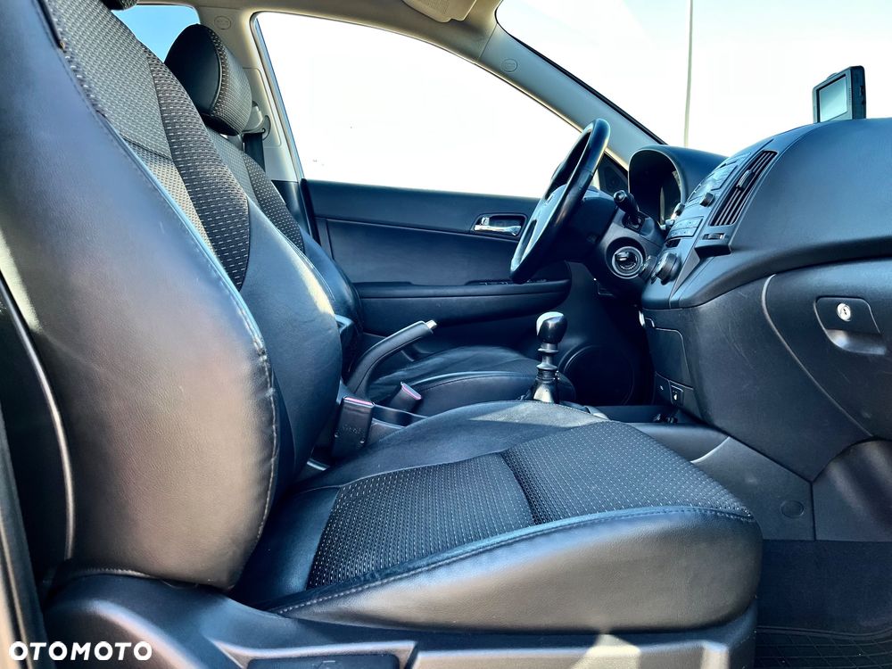Hyundai i30 1.6 Premium - 12