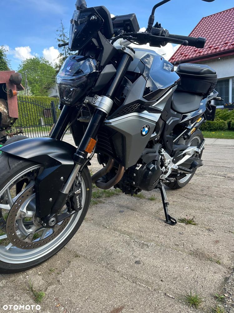BMW F - 11