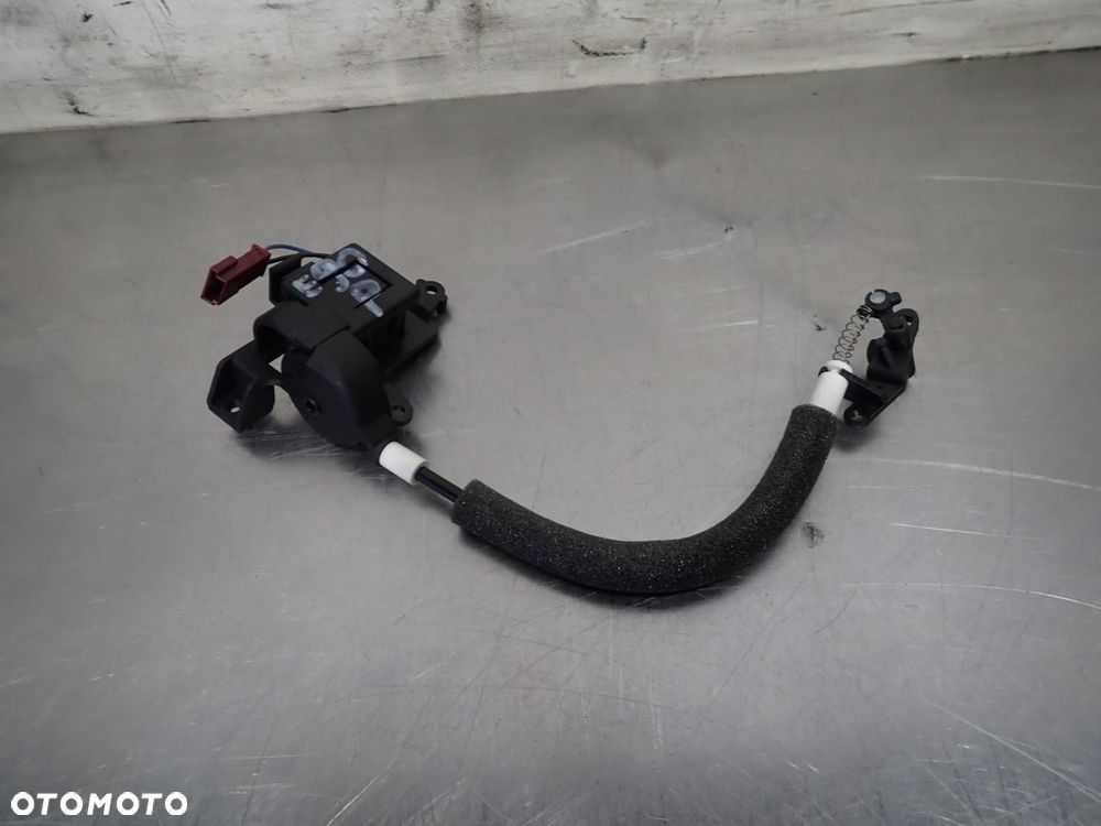 UCHWYT MOCOWANIE ROLETY PRAWY BMW E91  897200240000 - 1