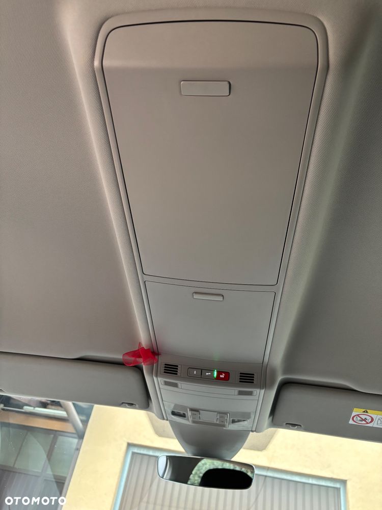 Volkswagen Touran - 12