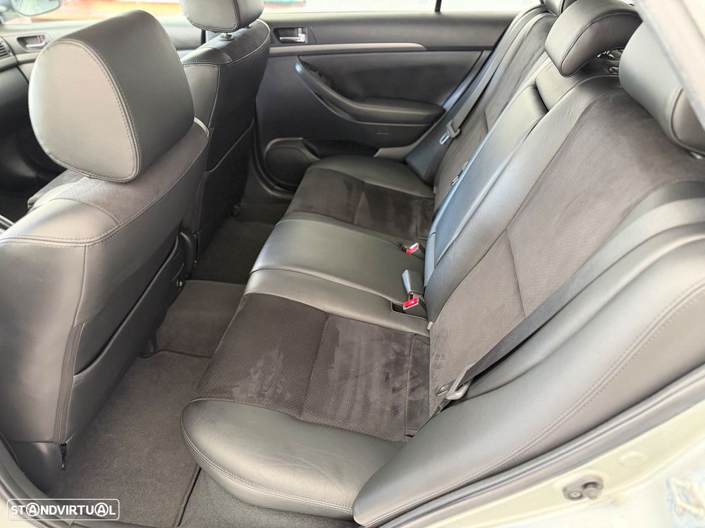 Toyota Avensis SW 2.2 D-CAT Sol+GPS - 23