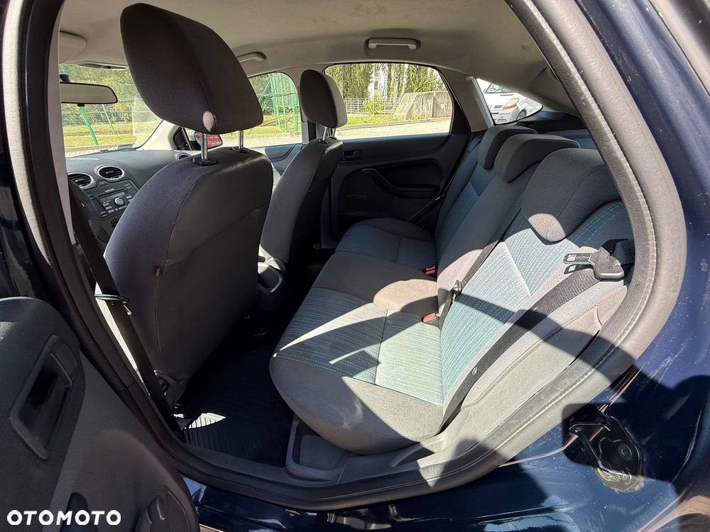 Ford Focus 1.4 Ambiente - 16