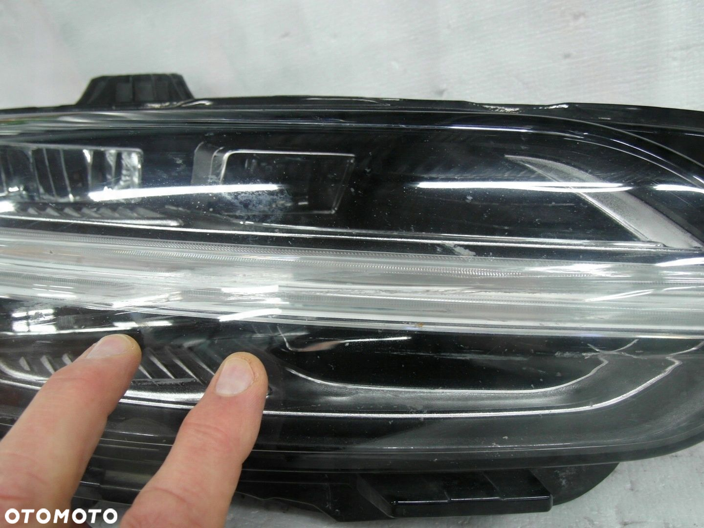 VOLVO V60 II FULL LED LAMPA PRZEDNIA PRAWA RYSA NA SZKLE - 9